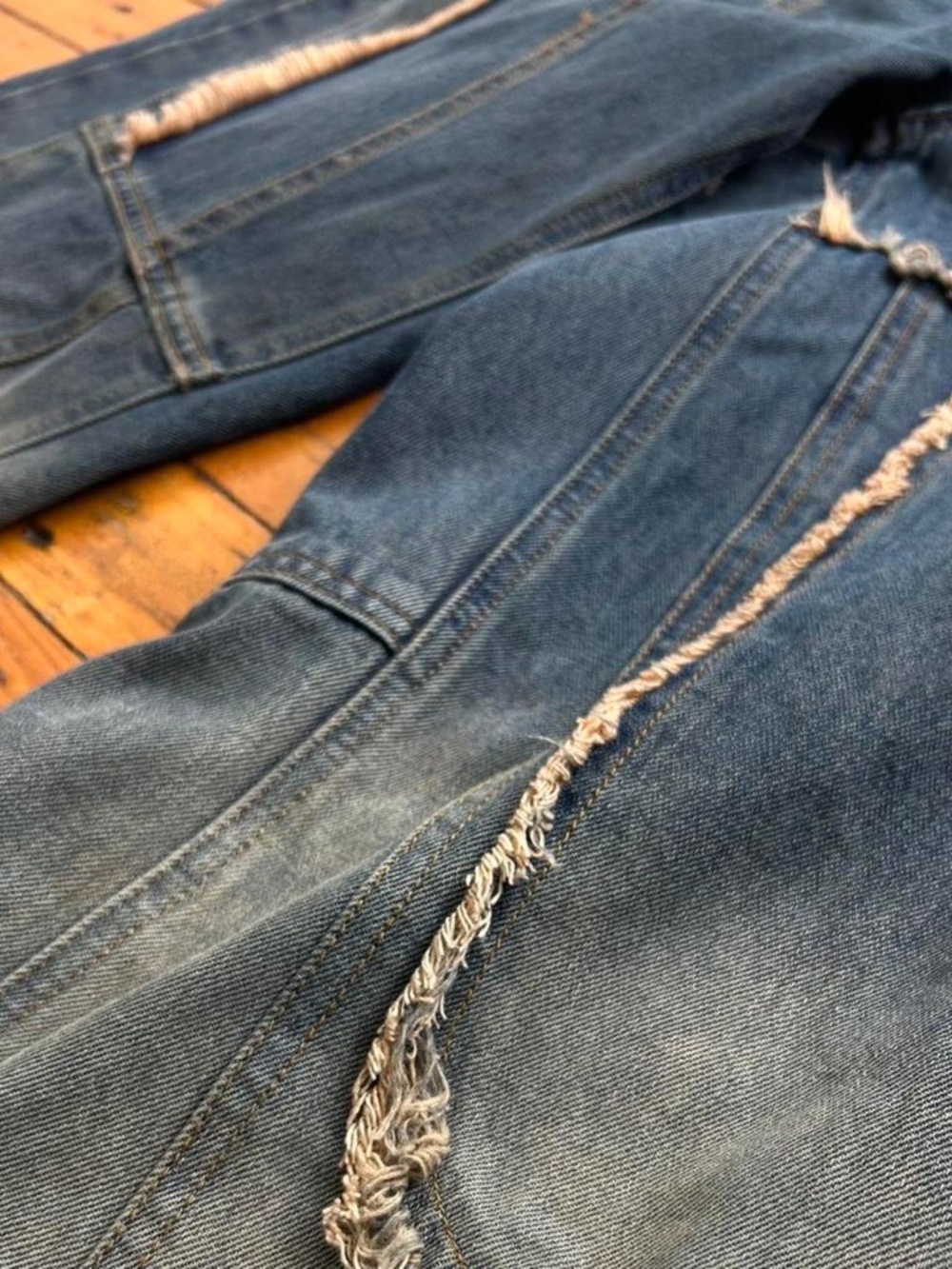 Distressed patchwork Denim Jeans - Picture 2 of 3